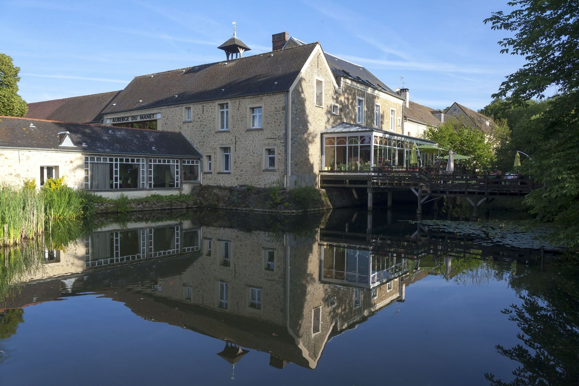 Auberge Du Manet Montigny-le-Bretonneux Exteriör bild